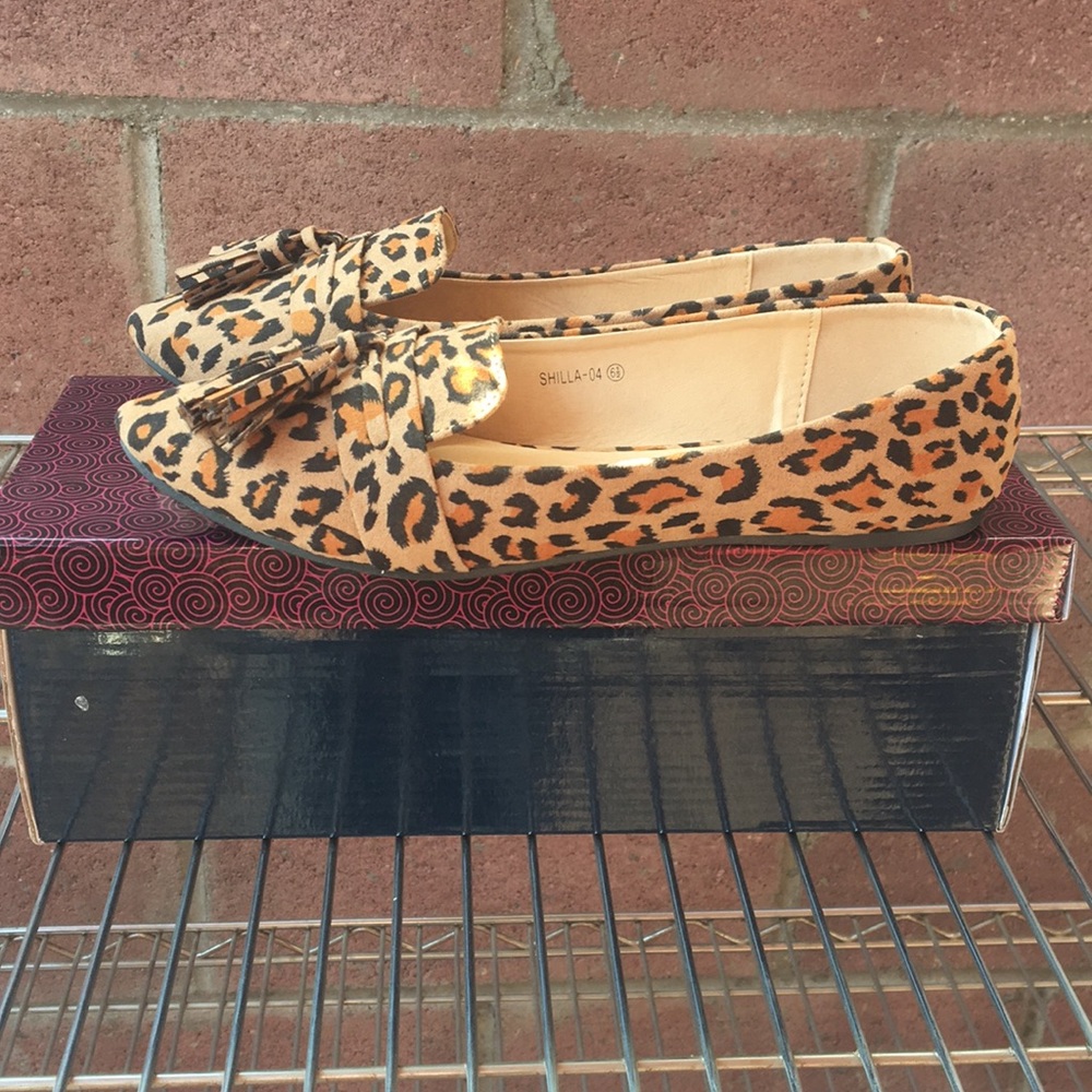 Leopard print tassel flats
